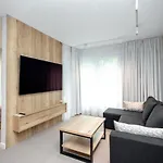 Rezulak Nadmorskie Tarasy A402 C210 * קולובז'ג
